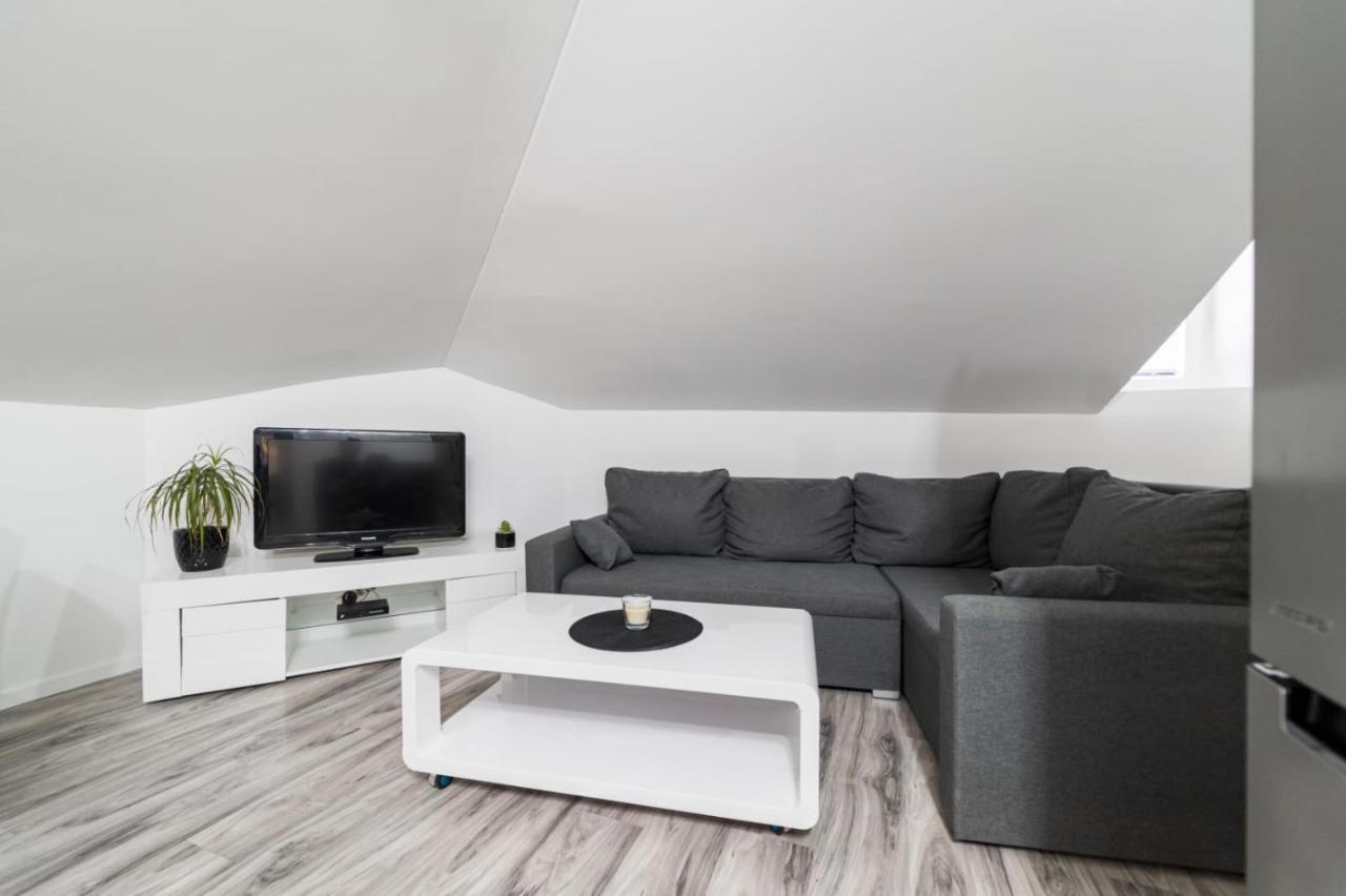Apartment Center Mayess Aparment *