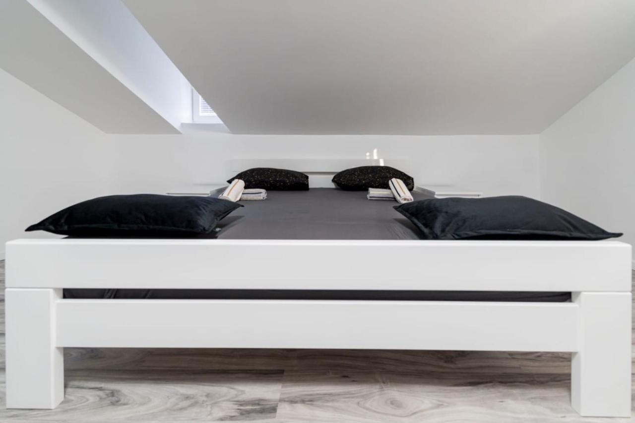 Apartment Center Mayess Aparment *