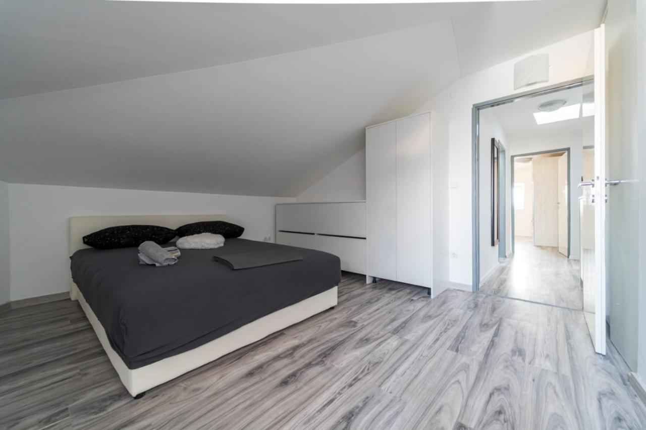 Center Mayess Aparment *