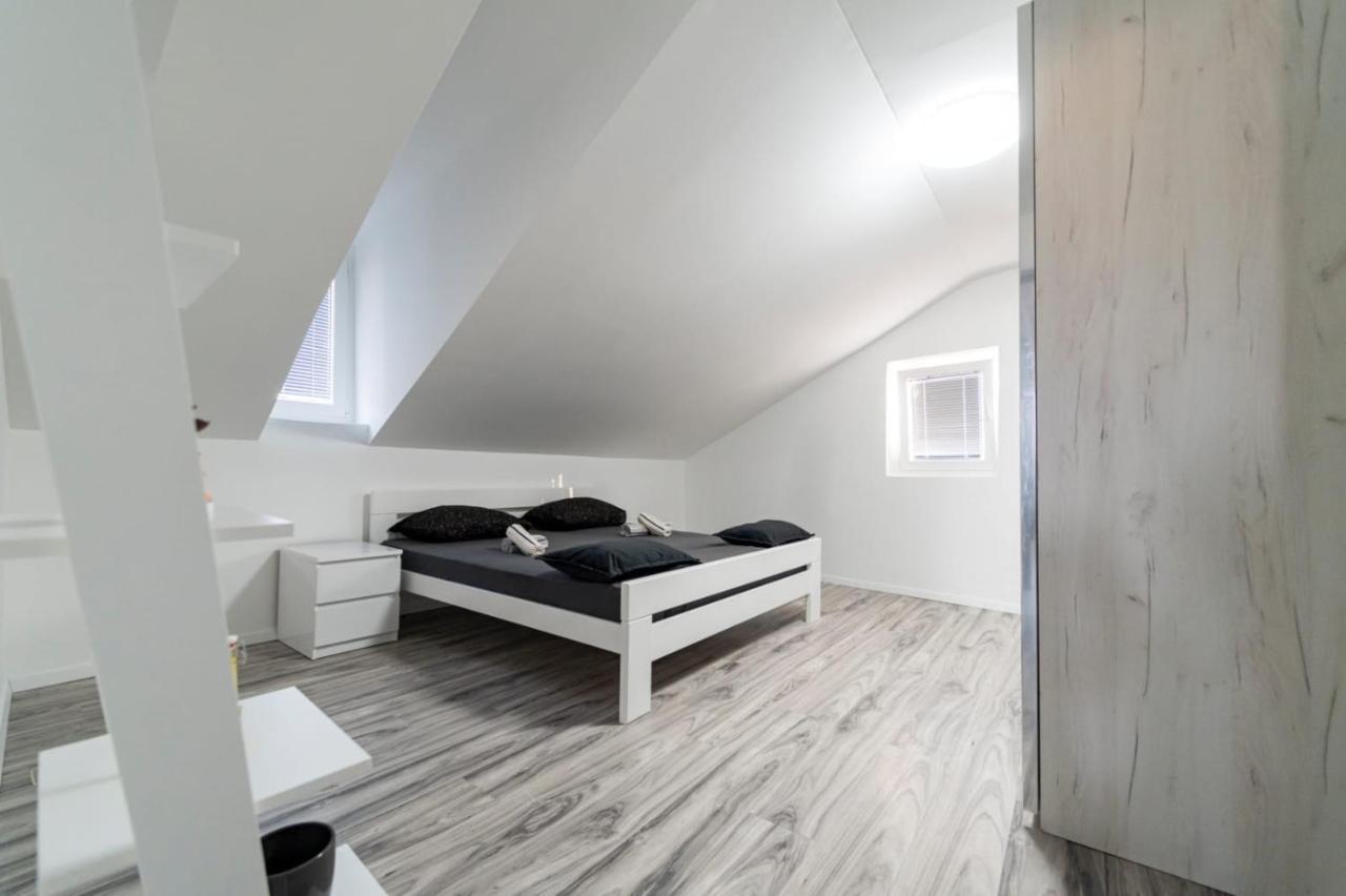 Apartment Center Mayess Aparment *
